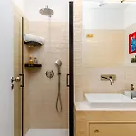 Апартаменты Augusto - A Family House With Pool In The Heart Of Лиссабон