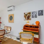 Апартаменты Augusto - A Family House With Pool In The Heart Of *