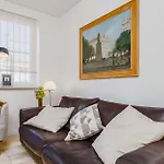Апартаменты Augusto - A Family House With Pool In The Heart Of