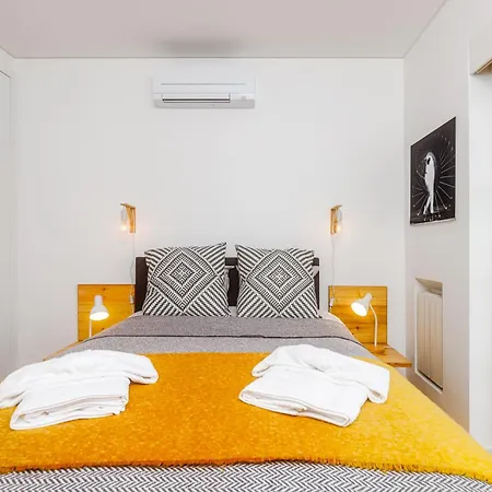 Augusto - A Family House With Pool In The Heart Of Лиссабон