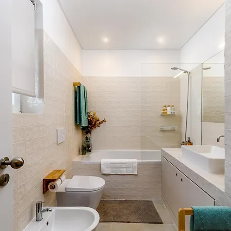 Apartamento Augusto - A Family House With Pool In The Heart Of