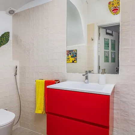 Apartamento Augusto - A Family House With Pool In The Heart Of Lisboa