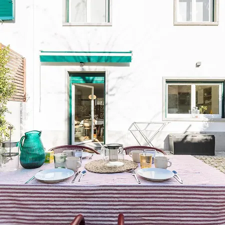 Augusto - A Family House With Pool In The Heart Of Apartment