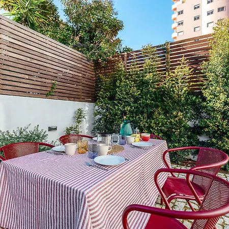 Augusto - A Family House With Pool In The Heart Of Lisboa