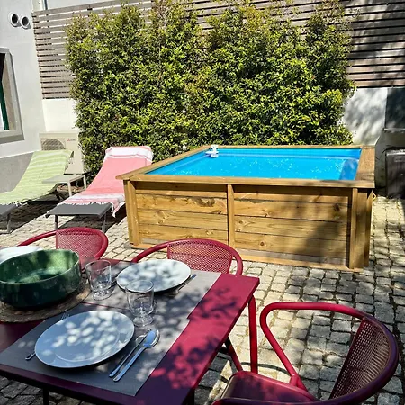 Augusto - A Family House With Pool In The Heart Of アパート