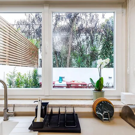Augusto - A Family House With Pool In The Heart Of アパート