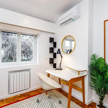 Apartamento Augusto - A Family House With Pool In The Heart Of