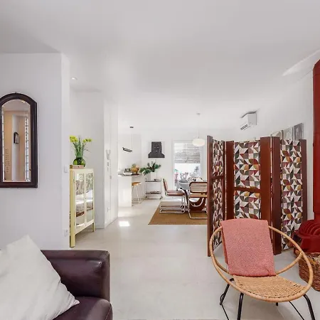 Apartamento Augusto - A Family House With Pool In The Heart Of Lisboa