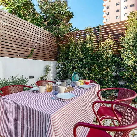 Apartamento Augusto - A Family House With Pool In The Heart Of Lisboa